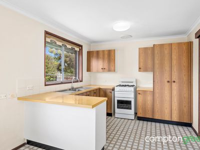 39 Melva Crescent, Whittington