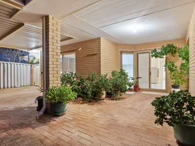 8 Rossiter Way, Winthrop