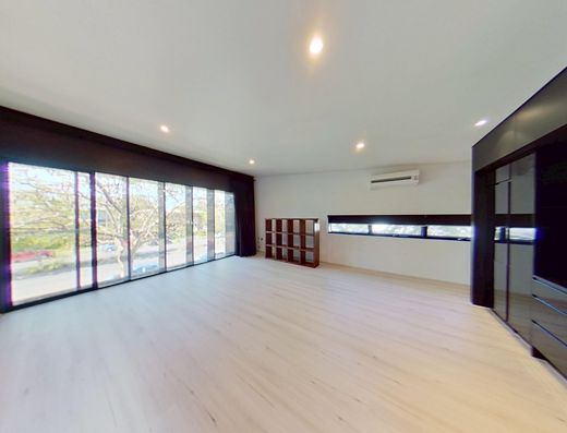 Modern Studio Apartment in Noosaville  image 6