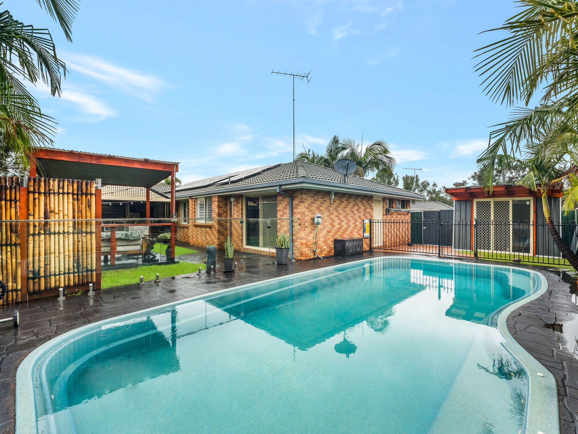 6 Moore Place, Currans Hill