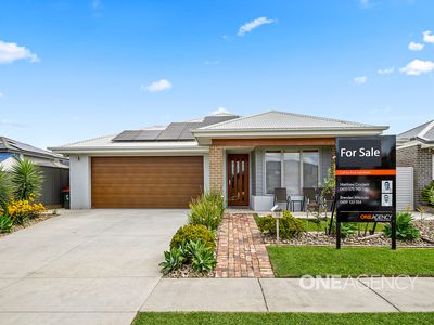18 Honeybee Crescent, Calderwood