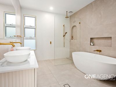 10 Seaside Avenue, Shell Cove