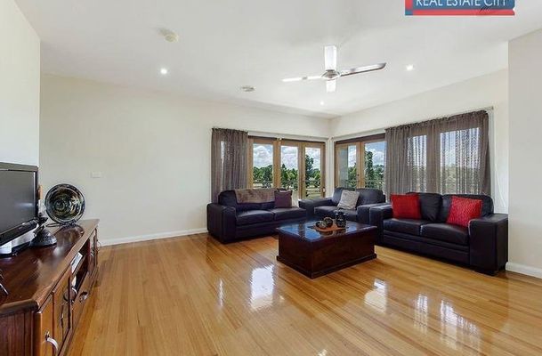 34 Centennial Park Drive, Craigieburn