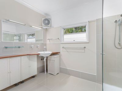 13 Douglas Avenue, Forster