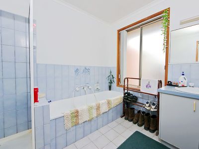2 / 69 Bartlett Crescent, Hoppers Crossing