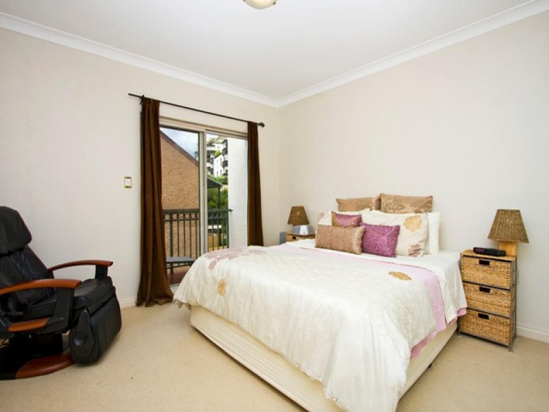 2 / 213 Wigram Road, Forest Lodge