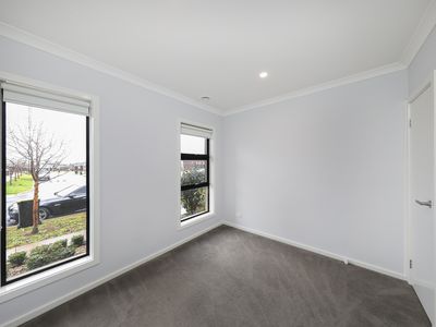 31 Pienza Road, Fraser Rise