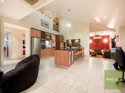 1 Warbler Crescent, Douglas