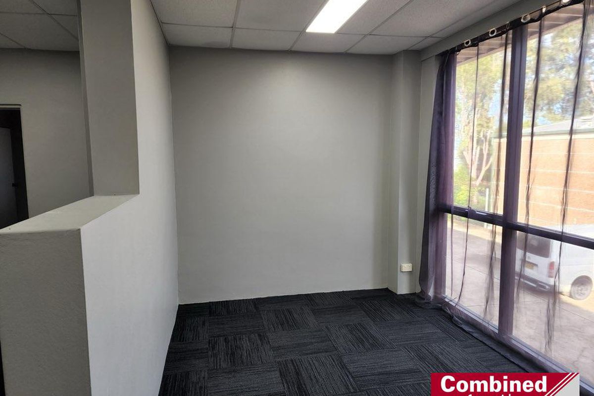 1 / 4 Shaw Road, Ingleburn