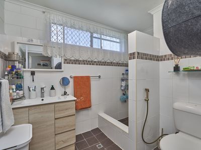 2 / 282 Lake Street, Cairns North