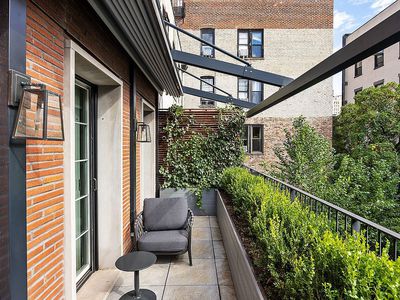 146 Waverly Place, New York, NY 10014, International