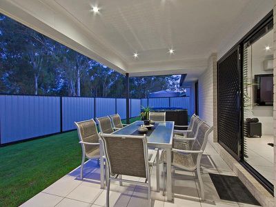 8 Wirra Cct, Wynnum West