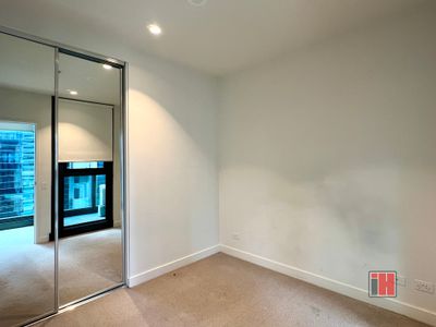 2702 / 285 La Trobe Street, Melbourne