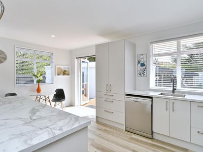 7 Barclay Place, Burwood