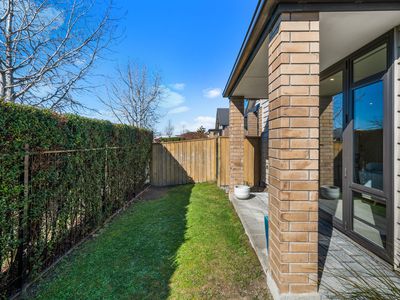 8 Saracen Avenue, Northwood