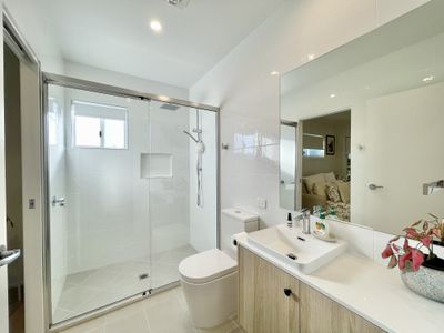 99  / 5 Serenity Drive, Eli Waters