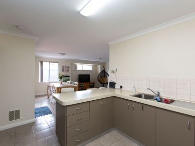 9D Tipping Street, Carey Park