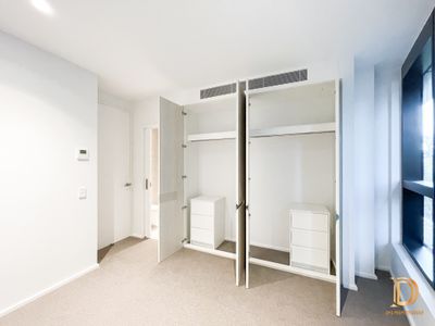 unit 201 / 20 Queens Road, Melbourne