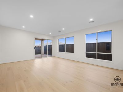 17 Glebe Approach, Clyde North
