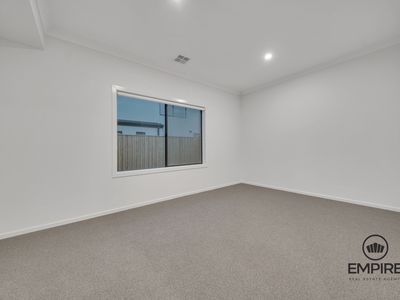 100 Clara Drive, Clyde North