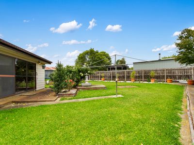 6 Indra Court, Sale