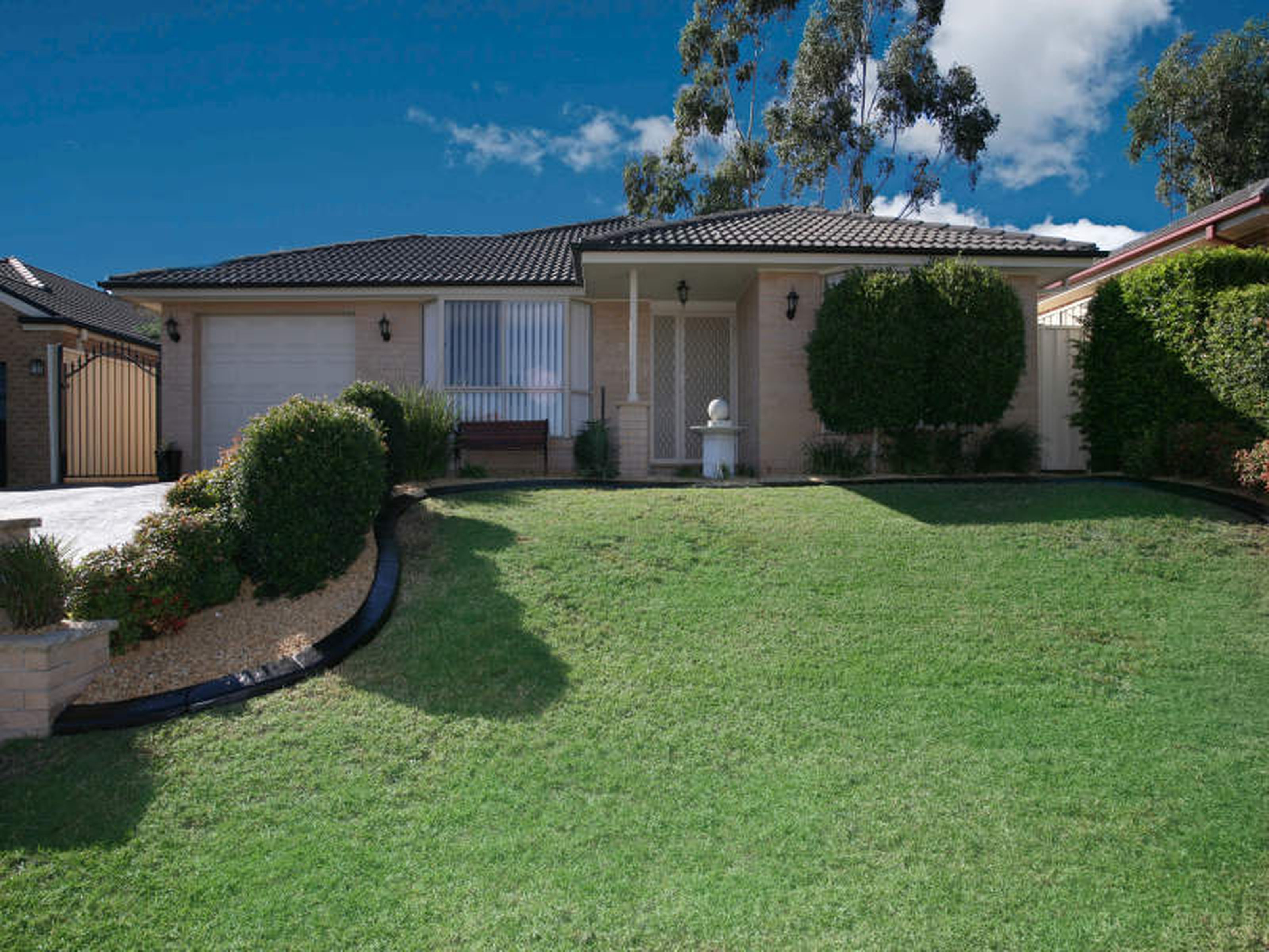 25 Dara Crescent, GLENMORE PARK