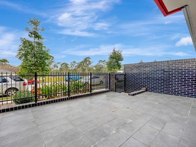 3 / 10 Grassland Road, Rouse Hill