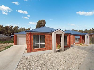 2 / 4 Rosemary Court, Golden Square