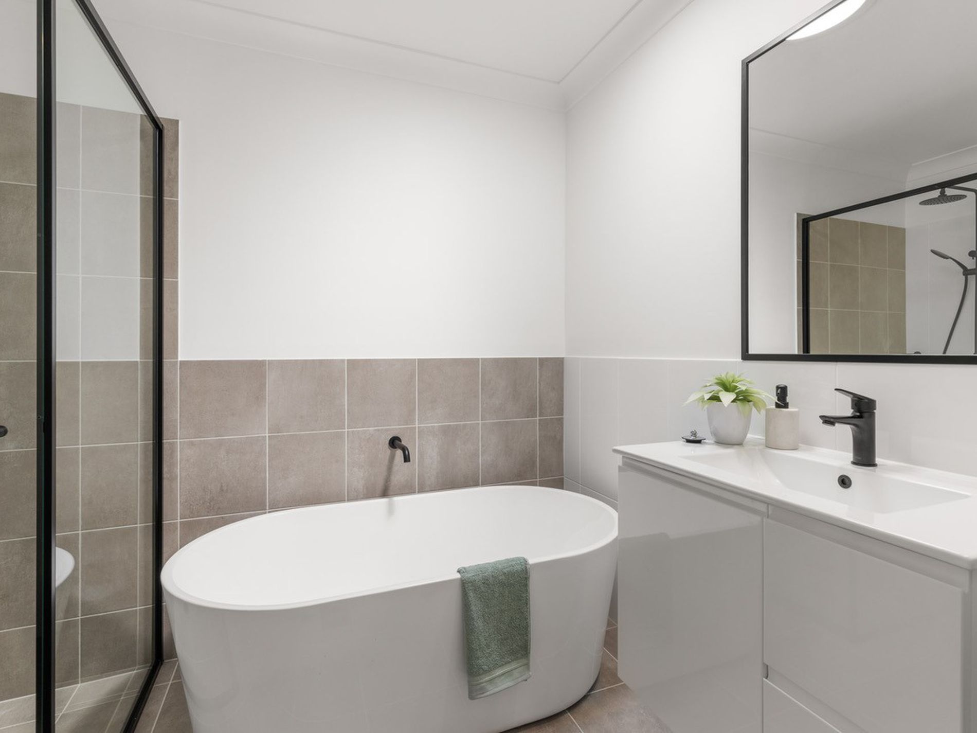 2 / 2 Olympic Street, Forbes