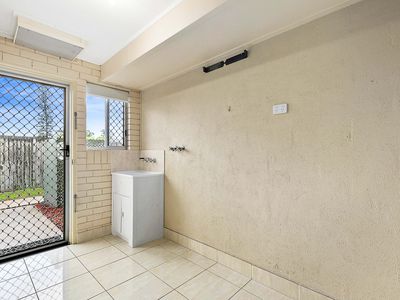 3 / 3 King Street, Urangan