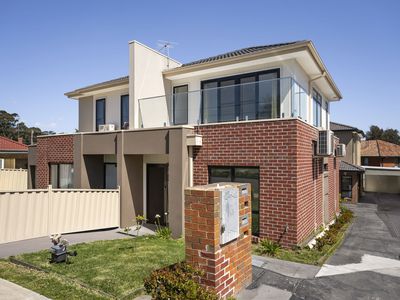 2 / 1 Moore Crescent, Reservoir