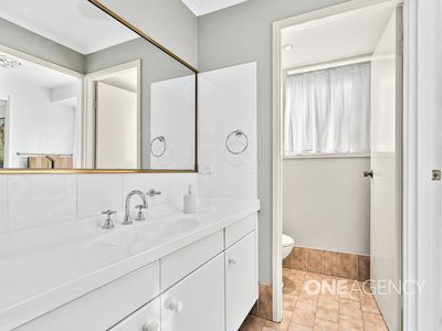 6 Honeysuckle Place, Albion Park Rail