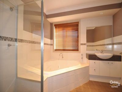 22 Cardiff Arms Avenue, Dubbo