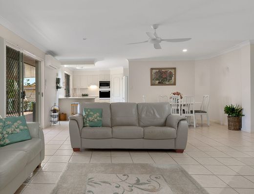 Great family home in an ideal location ***** UNFURNISHED ***** image 5