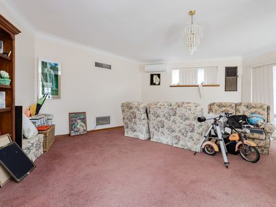 8 Mckenize Grove, Kelmscott