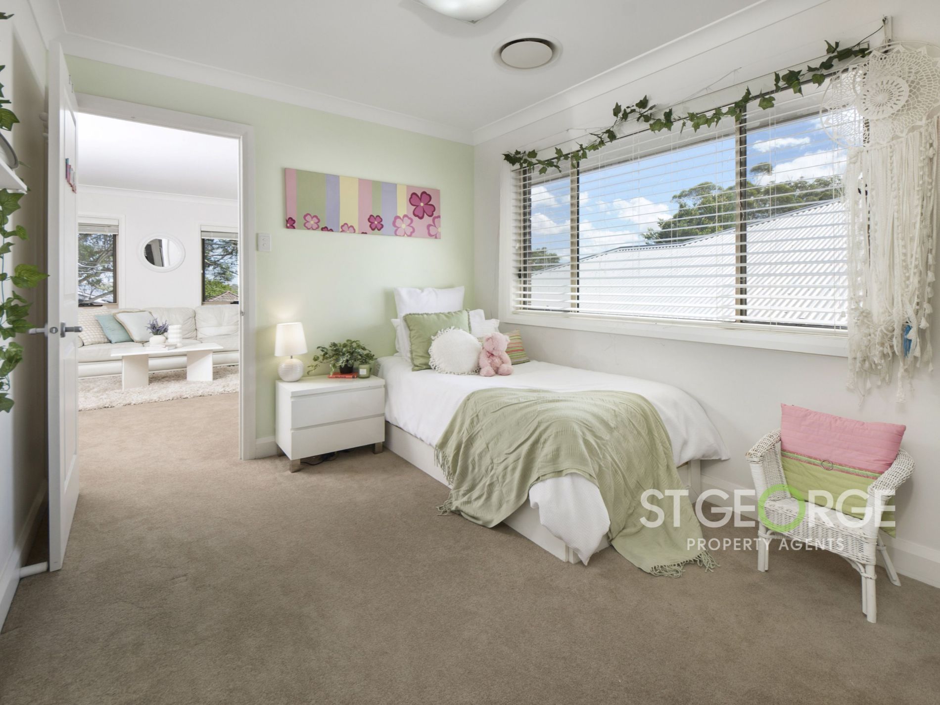 14 Rocklea Crescent, Sylvania