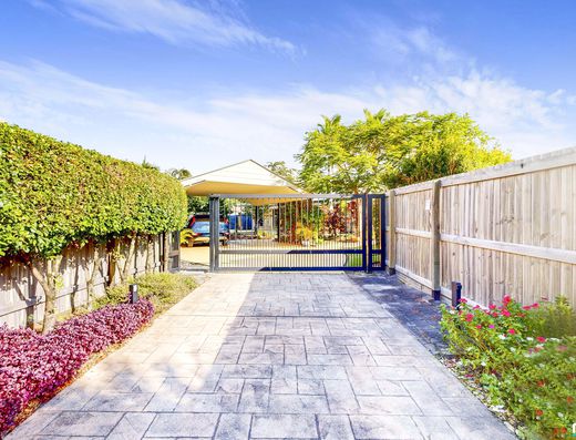 Spacious Home Offering Privacy, Pool & Side Access image 3