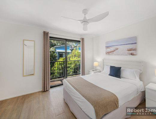  DUAL KEY APARTMENT - PREMIUM POSITION - WATER ASPECT OF LAKE DOONELLA   image 12