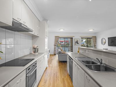 4 / 296 Newcastle Street, Perth