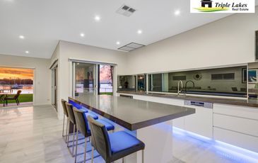 12 Gordon Avenue, Summerland Point