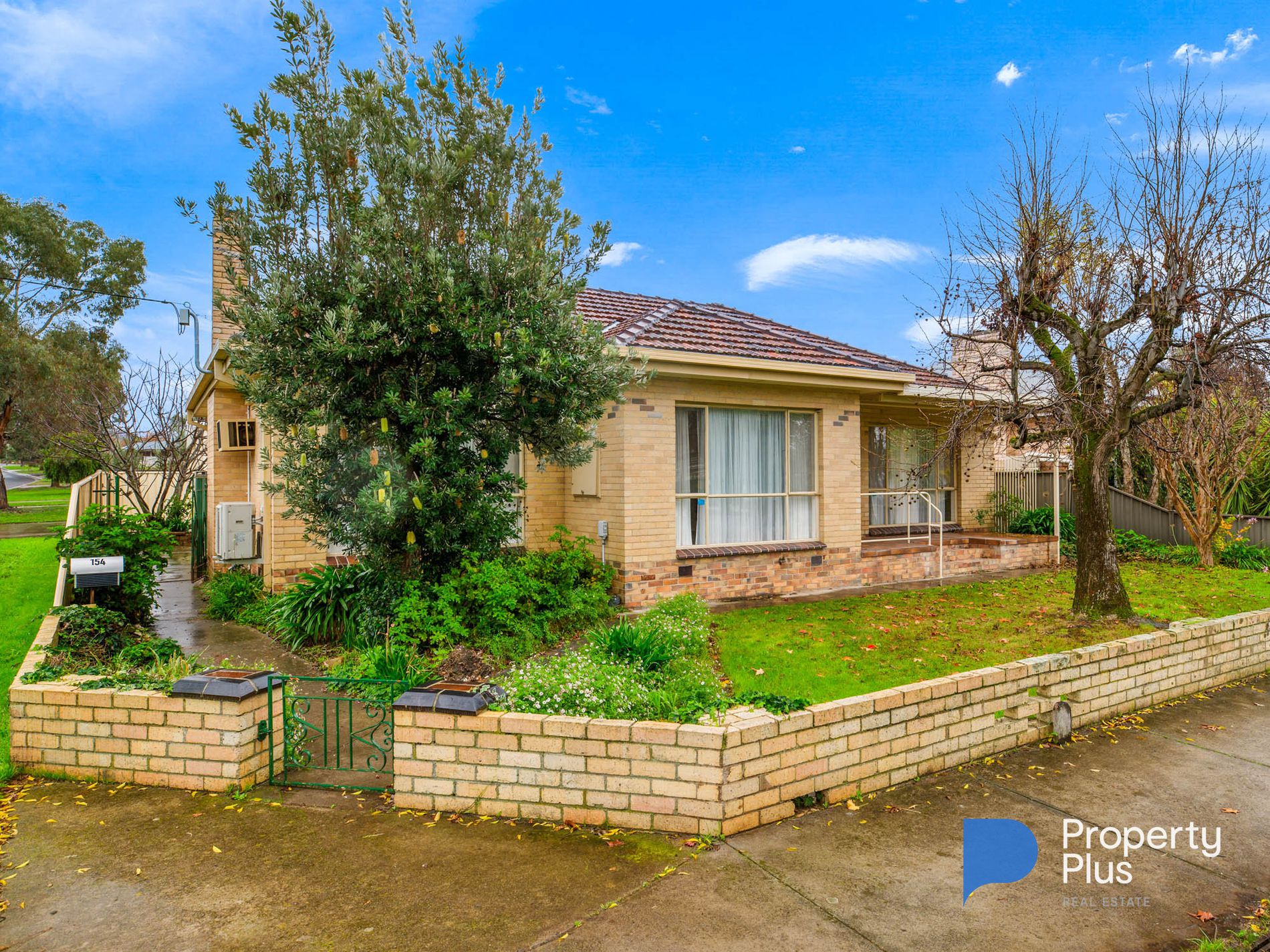 154 MacKenzie Street West, Golden Square