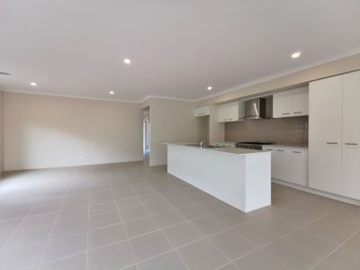 16 Gambino Crescent, Truganina