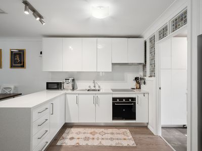 11 / 4 Glastonbury Road, Armadale