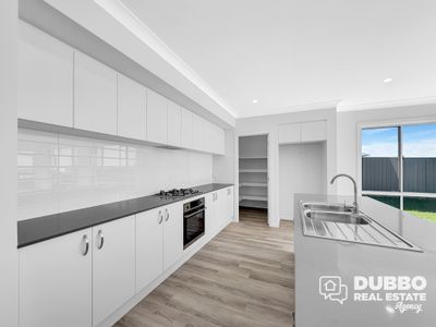 66 Cove Circuit, Dubbo