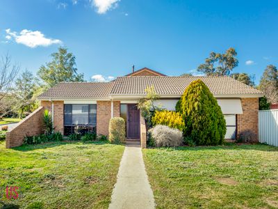 30 Crest Park Parade, Queanbeyan West