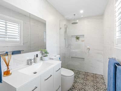 77 Buff Point Avenue, Buff Point