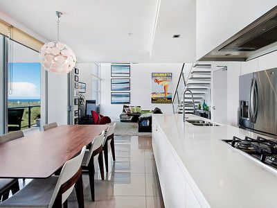 902 / 11 Hill Parade, Main Beach