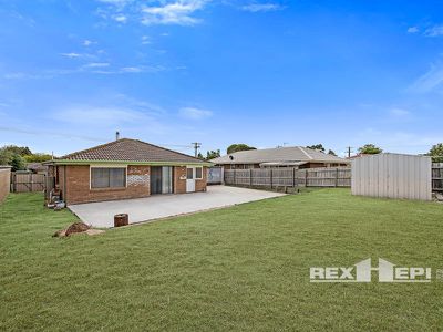 6 Thomas Crescent, Cranbourne