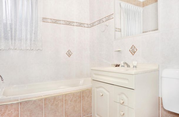 2 Wharton Ave, Broadmeadows