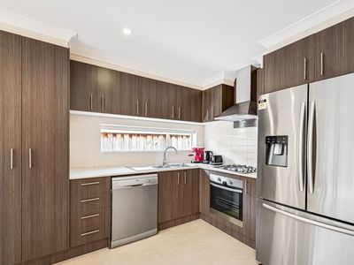 10 Yaleri Rise , Werribee